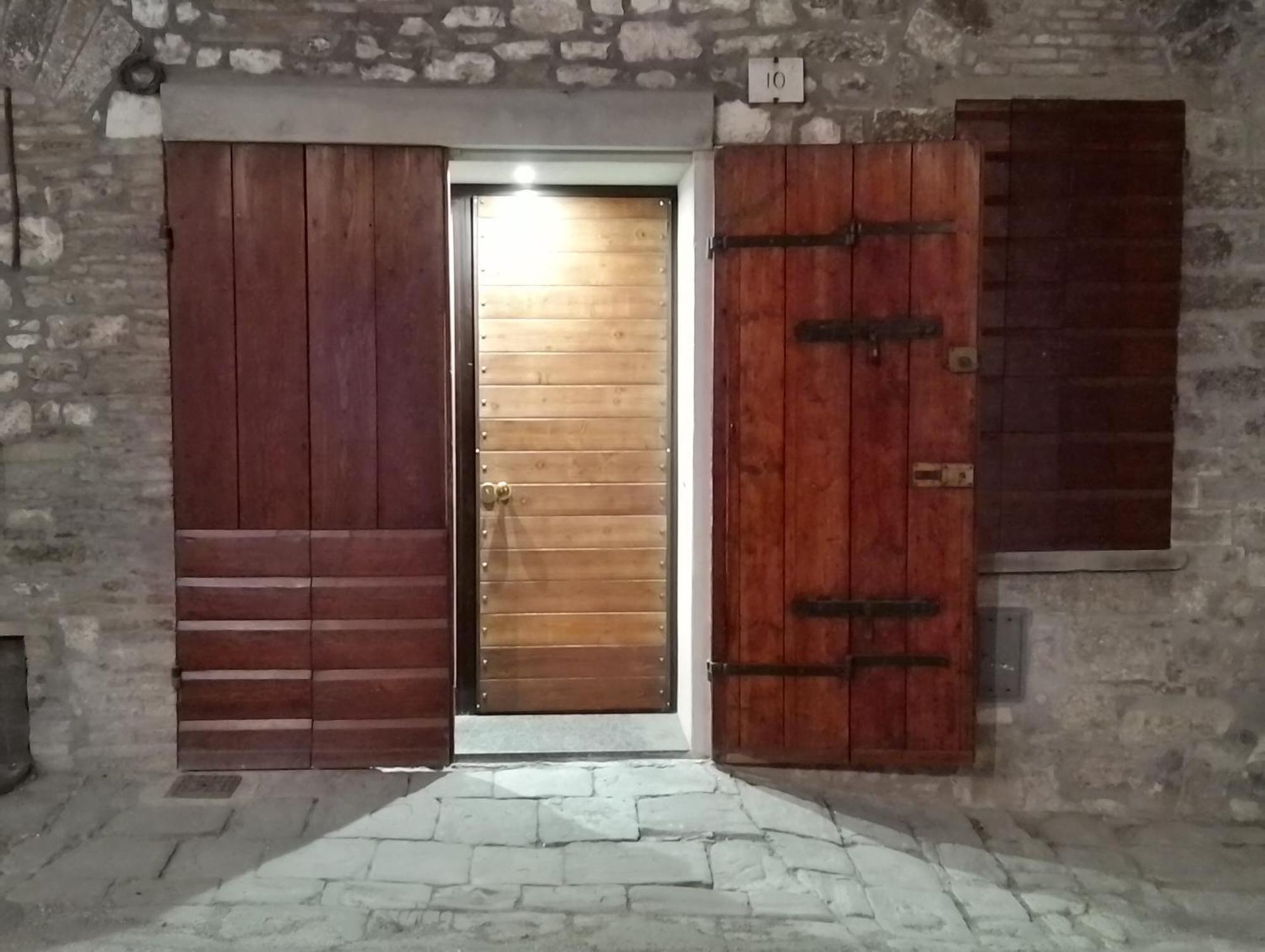 Via Mazzini Home Губбіо Екстер'єр фото